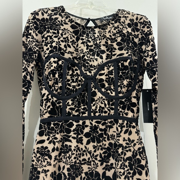 Lulus Dresses & Skirts - Lulu’s nude & velvet silhouette dress